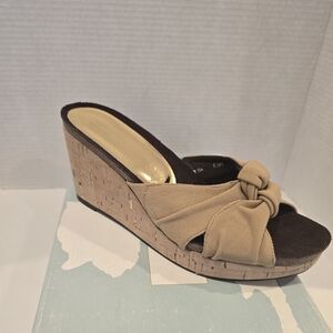 Donald J Pliner Bridey-bcd Beige Knot Wedge Sandal with Cork Platform Size 8.5M